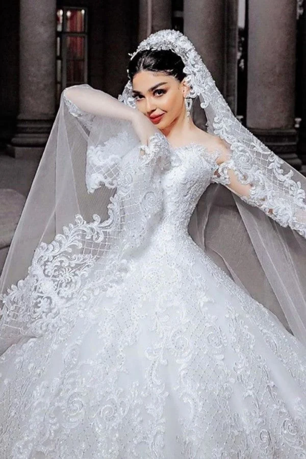 Robe de mariée longue élégante de princesse avec appliques perlées, manches et tulle