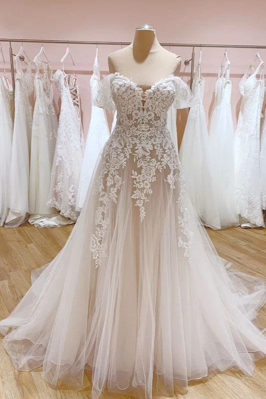 Robe de mariée élégante en tulle à épaules dénudées et traîne