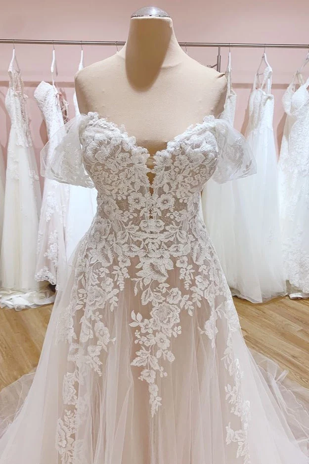 Robe de mariée élégante en tulle à épaules dénudées et traîne