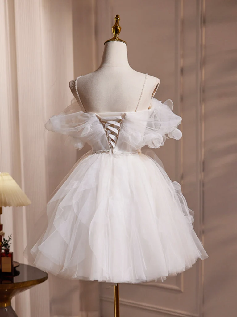 Robe de bal trapèze blanche chic en tulle à épaules dénudées : un indispensable pour votre retour à la maison