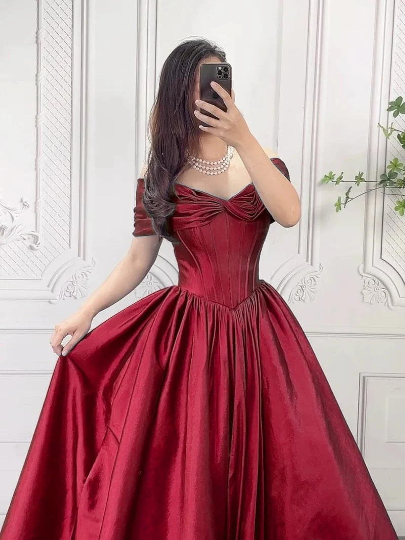 Robe de bal élégante bordeaux à épaules dénudées et coupe trapèze, longue robe de soirée formelle