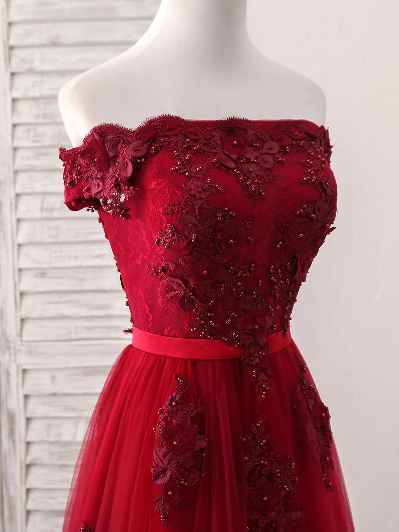 Robe de soirée longue élégante bordeaux en tulle et dentelle à épaules dénudées