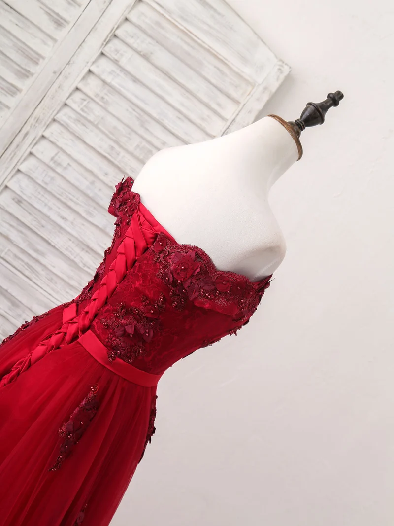 Robe de soirée longue élégante bordeaux en tulle et dentelle à épaules dénudées