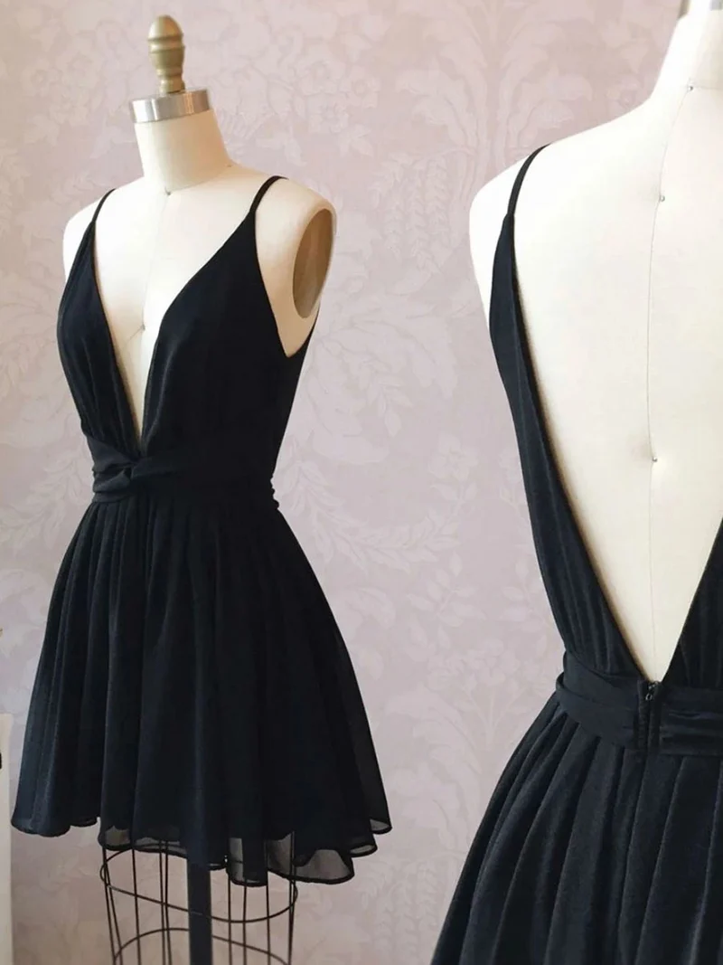 Robe de bal courte noire simple à col en V et coupe trapèze