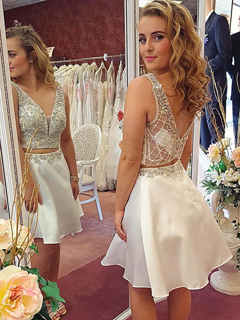 Robe de bal courte deux pièces à col en V et coupe trapèze, ornée de perles, couleur champagne, tenue de soirée formelle