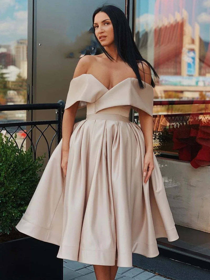 Robe de soirée courte champagne à épaules dénudées pour remise de diplôme