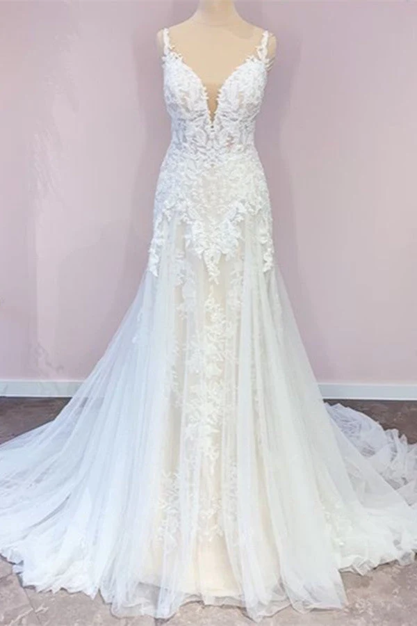 Superbe robe de mariée trapèze à bretelles spaghetti et décolleté en cœur avec appliques en dentelle