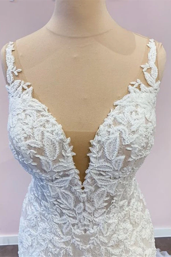 Superbe robe de mariée trapèze à bretelles spaghetti et décolleté en cœur avec appliques en dentelle