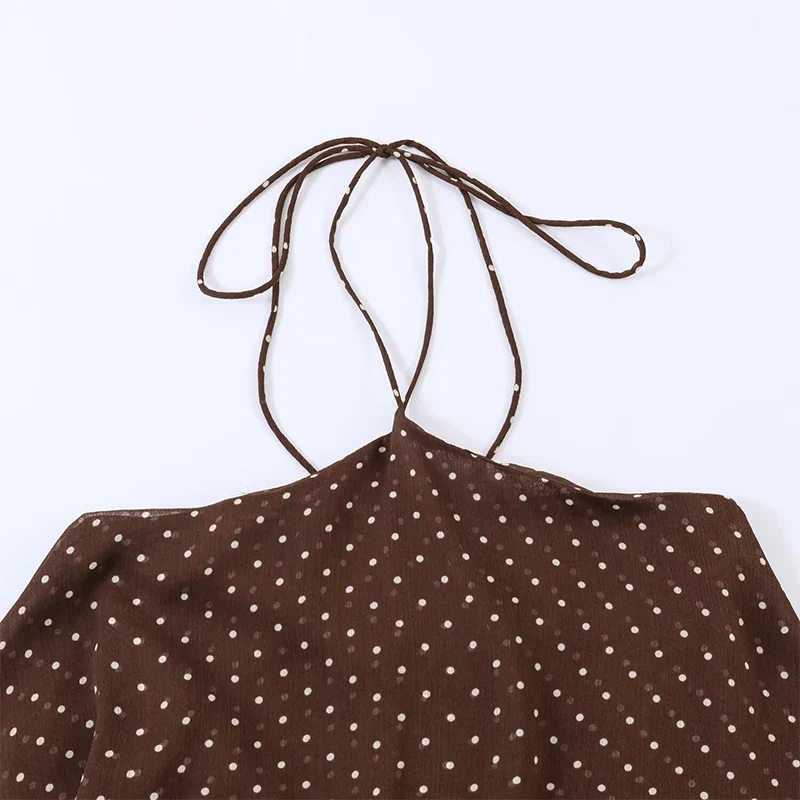 Robe courte marron à pois - tenue d’été élégante