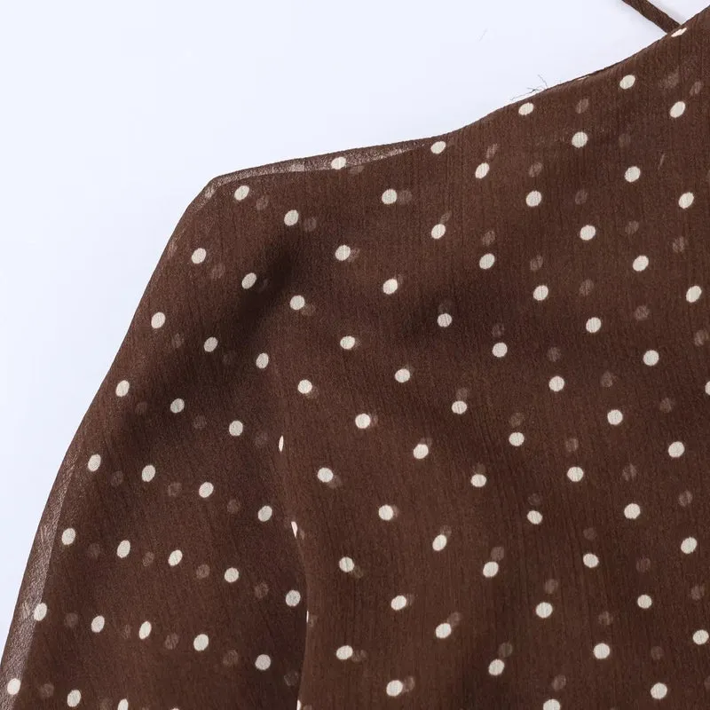 Robe courte marron à pois - tenue d’été élégante