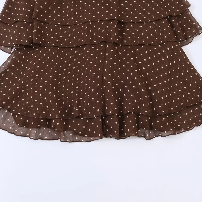 Robe courte marron à pois - tenue d’été élégante