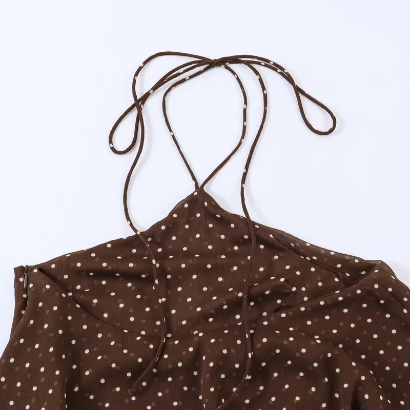 Robe courte marron à pois - tenue d’été élégante