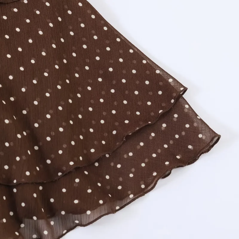 Robe courte marron à pois - tenue d’été élégante