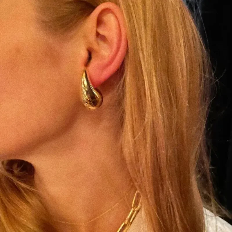 Boucles d’oreilles gouttes dorées femme