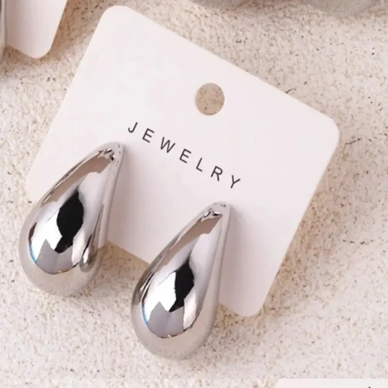 Boucles d’oreilles gouttes dorées femme