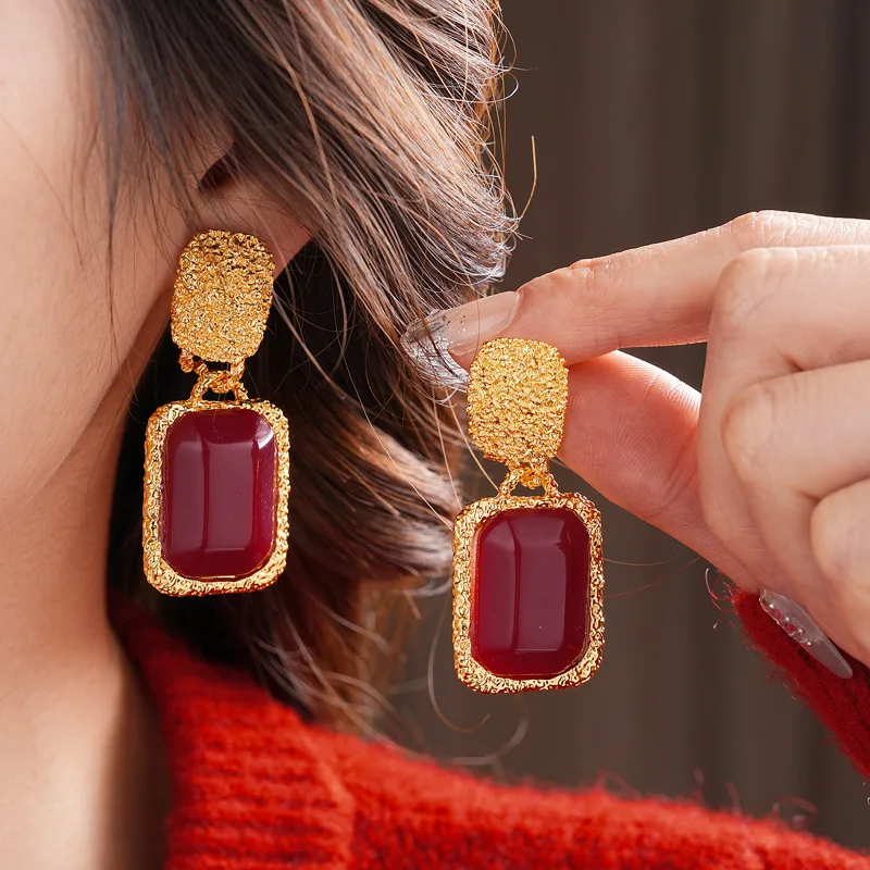 Grosses boucles d’oreilles rondes vintage rouge vin