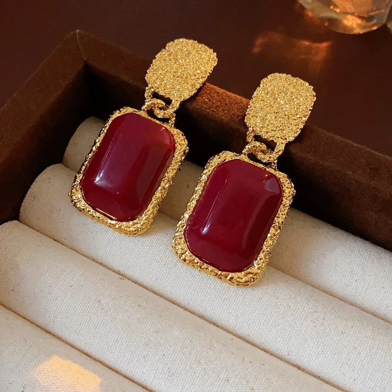Grosses boucles d’oreilles rondes vintage rouge vin