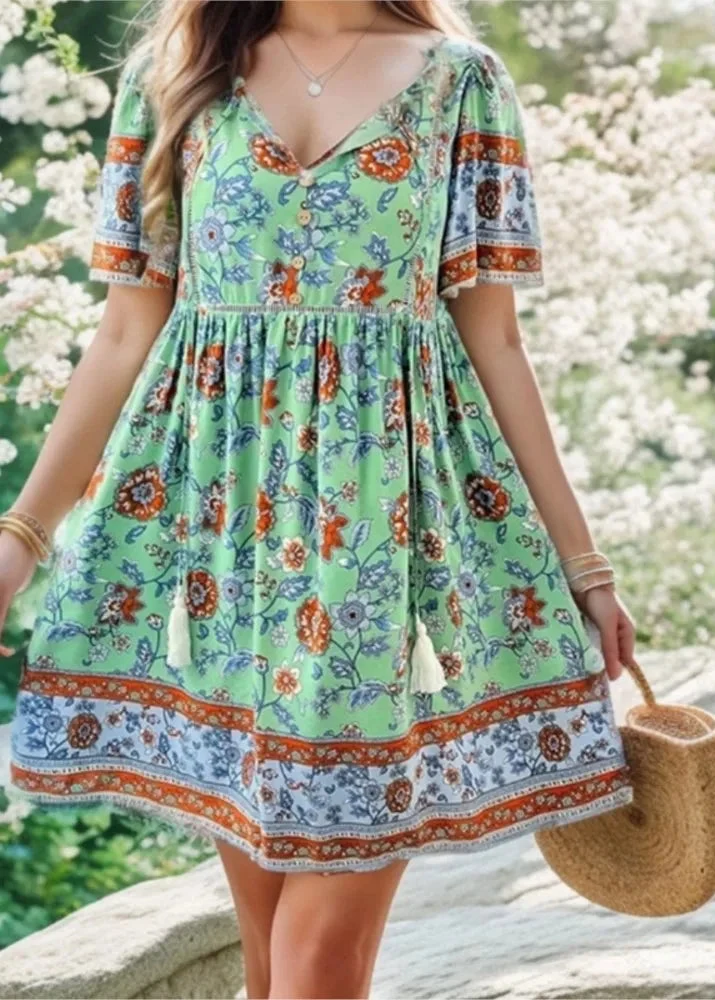 Robe bohème chic courte fleurie verte