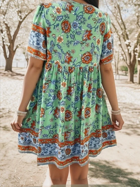 Robe bohème chic courte fleurie verte