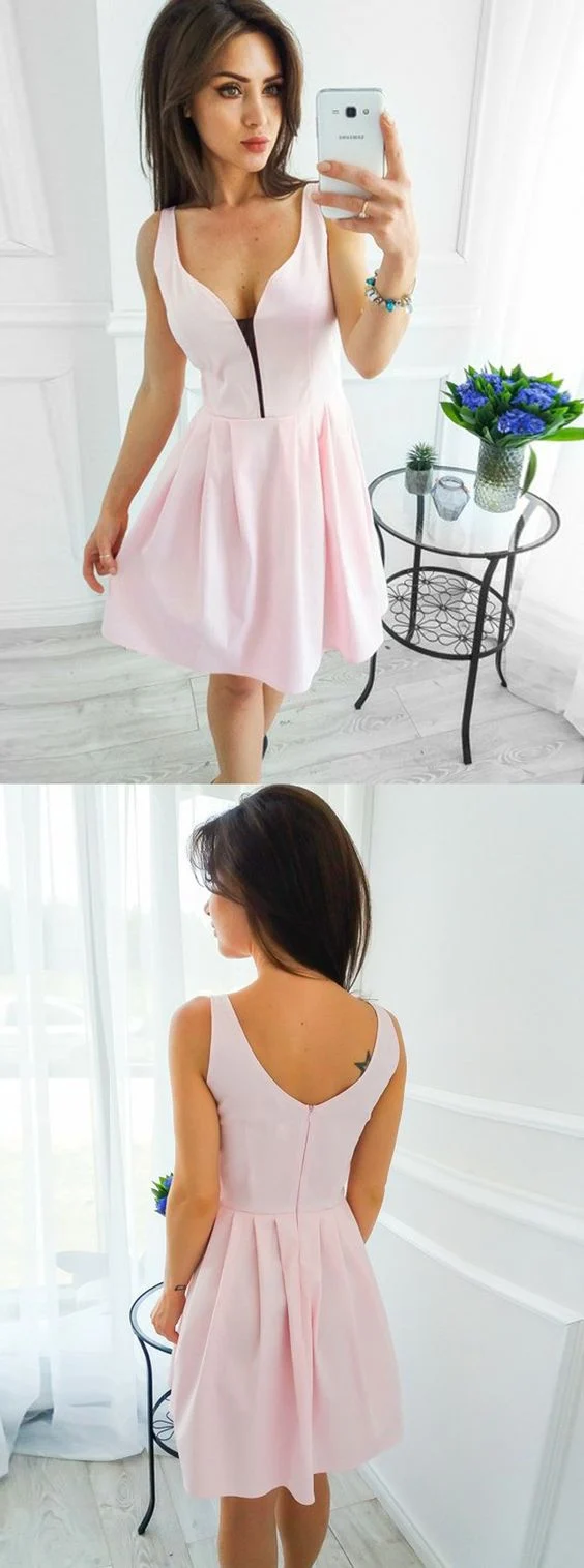 Robe de bal courte rose clair simple, col en V profond, robe de première année