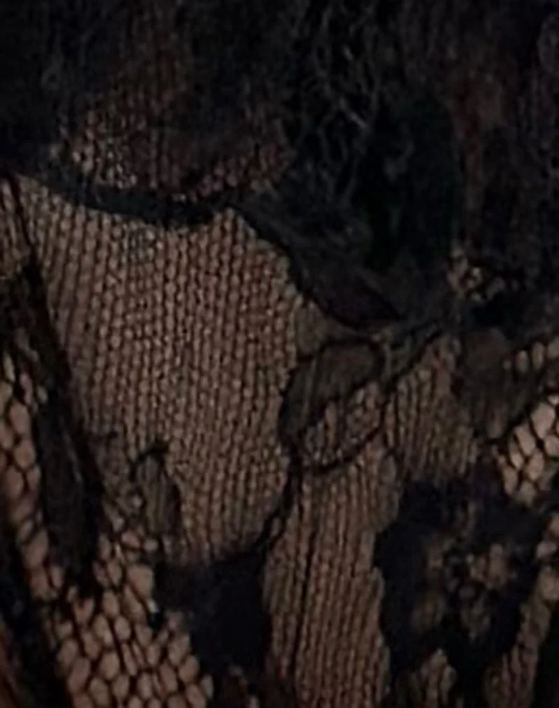 String Rani en dentelle noir