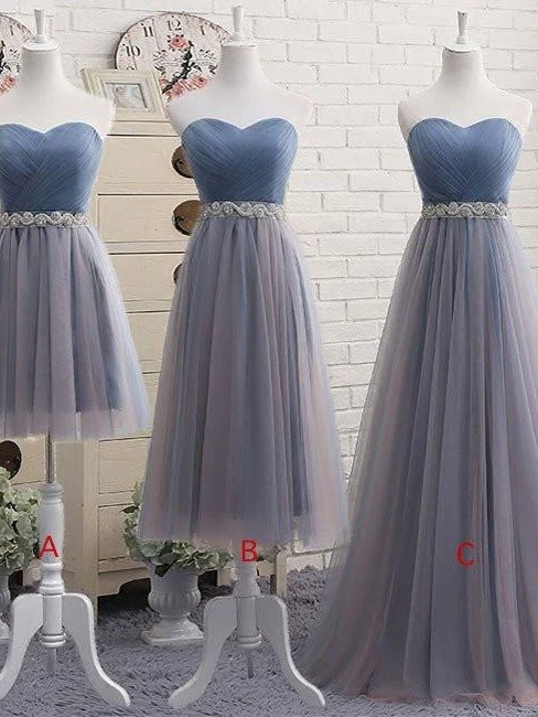 Robe de bal sans bretelles en tulle bleu poussiéreux de différentes longueurs avec ceinture strass