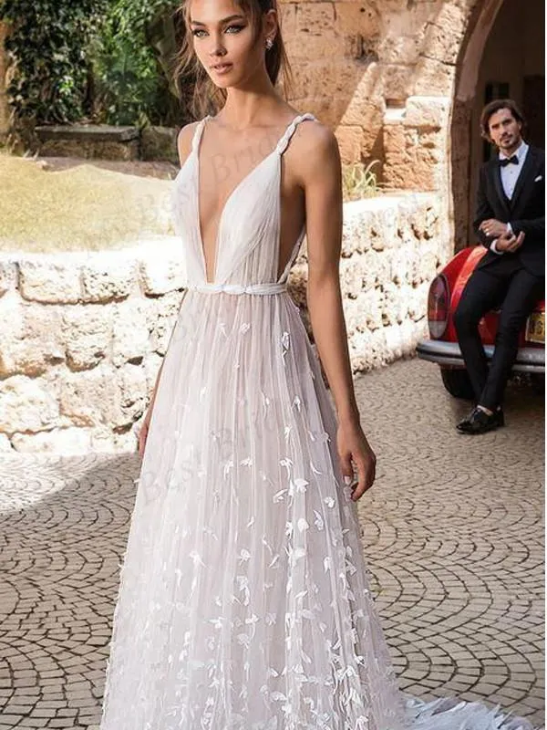 Robe de mariée bohème ligne A romantique en dentelle florale 3D à col en V profond