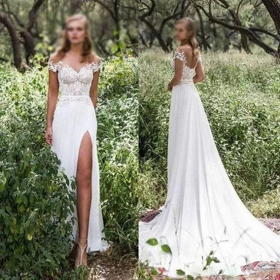Robe de mariée bohème avec haut en dentelle fluide et fente latérale