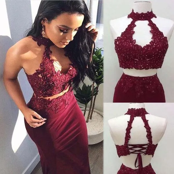 Robe de bal fourreau deux pièces bordeaux bordeaux, col licou long