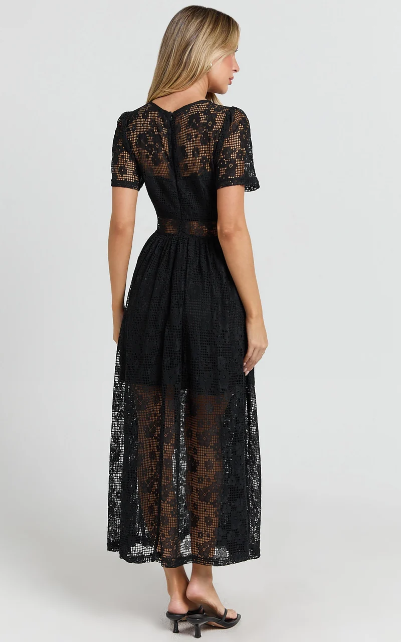 Leon Midi Dress - Short Sleeve Dress in Black