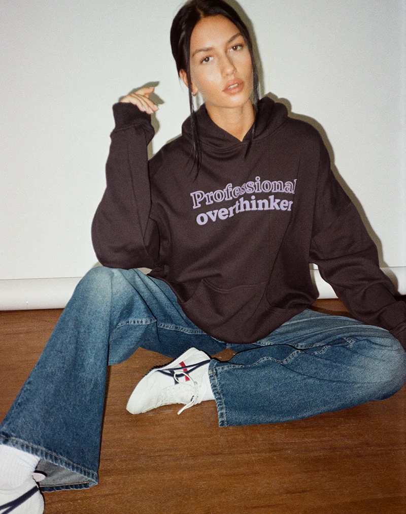 Sweat à capuche surdimensionné en chocolat amer avec imprimé Overthinker
