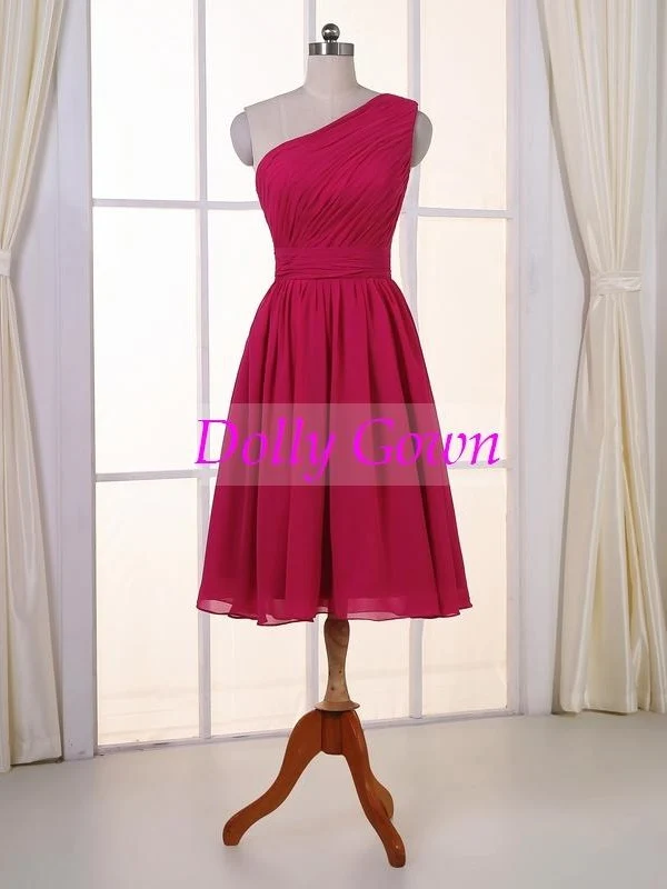 Robes de demoiselle d'honneur rose vif courtes à une épaule