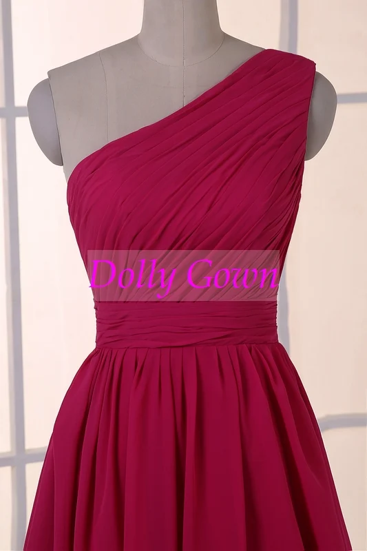 Robes de demoiselle d'honneur rose vif courtes à une épaule