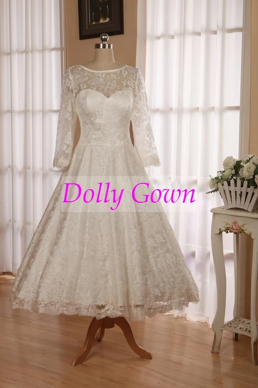 Robe de mariée classique vintage Audrey Hepburn des années 1950 en dentelle longueur thé avec manches