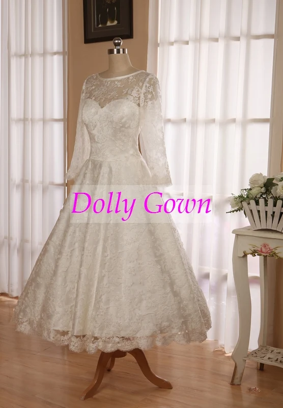 Robe de mariée classique vintage Audrey Hepburn des années 1950 en dentelle longueur thé avec manches