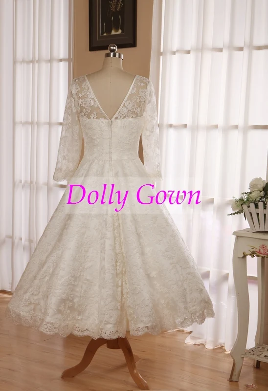 Robe de mariée classique vintage Audrey Hepburn des années 1950 en dentelle longueur thé avec manches