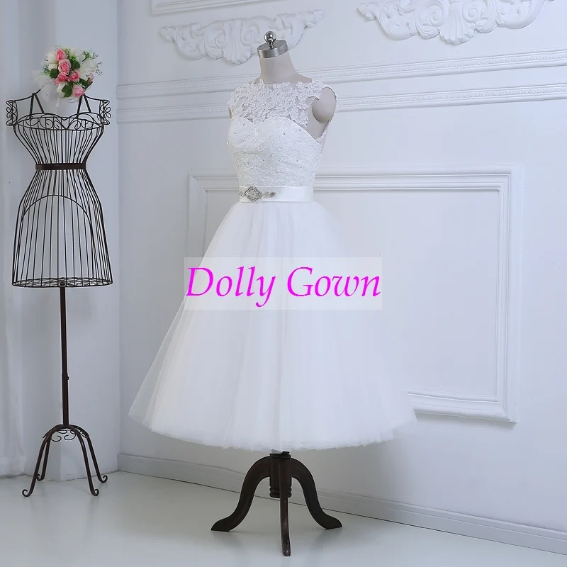 Robe de mariée modeste en dentelle, courte, longueur thé, avec bas en tulle