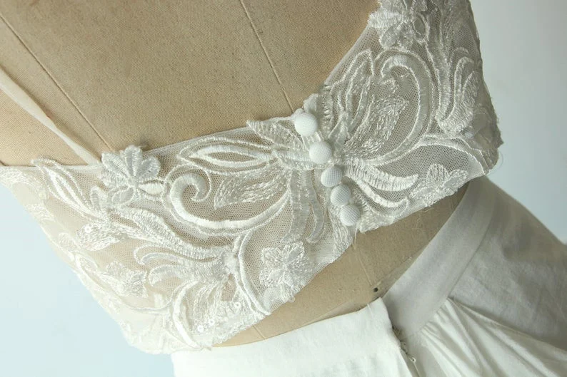 Robe de mariée en deux pièces avec haut court en mousseline de soie fluide unique à bretelles spaghetti