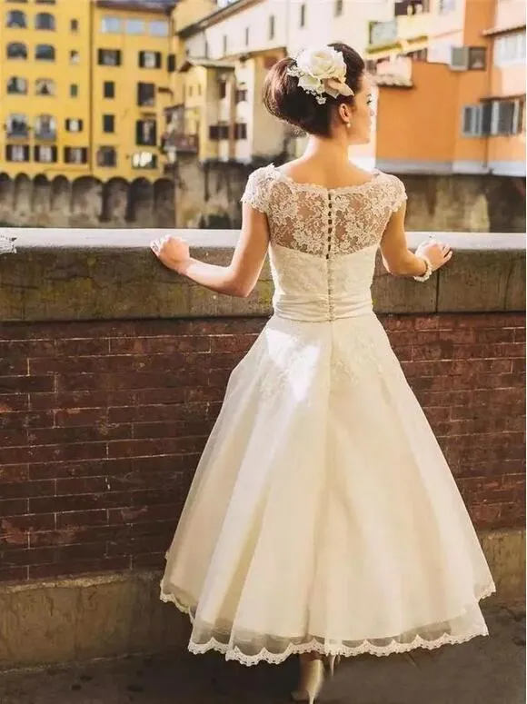 Country Style Cap Manches Années 50 Dentelle Thé Longueur Robe de Mariée | Robe de mariée pin-up Rockabilly