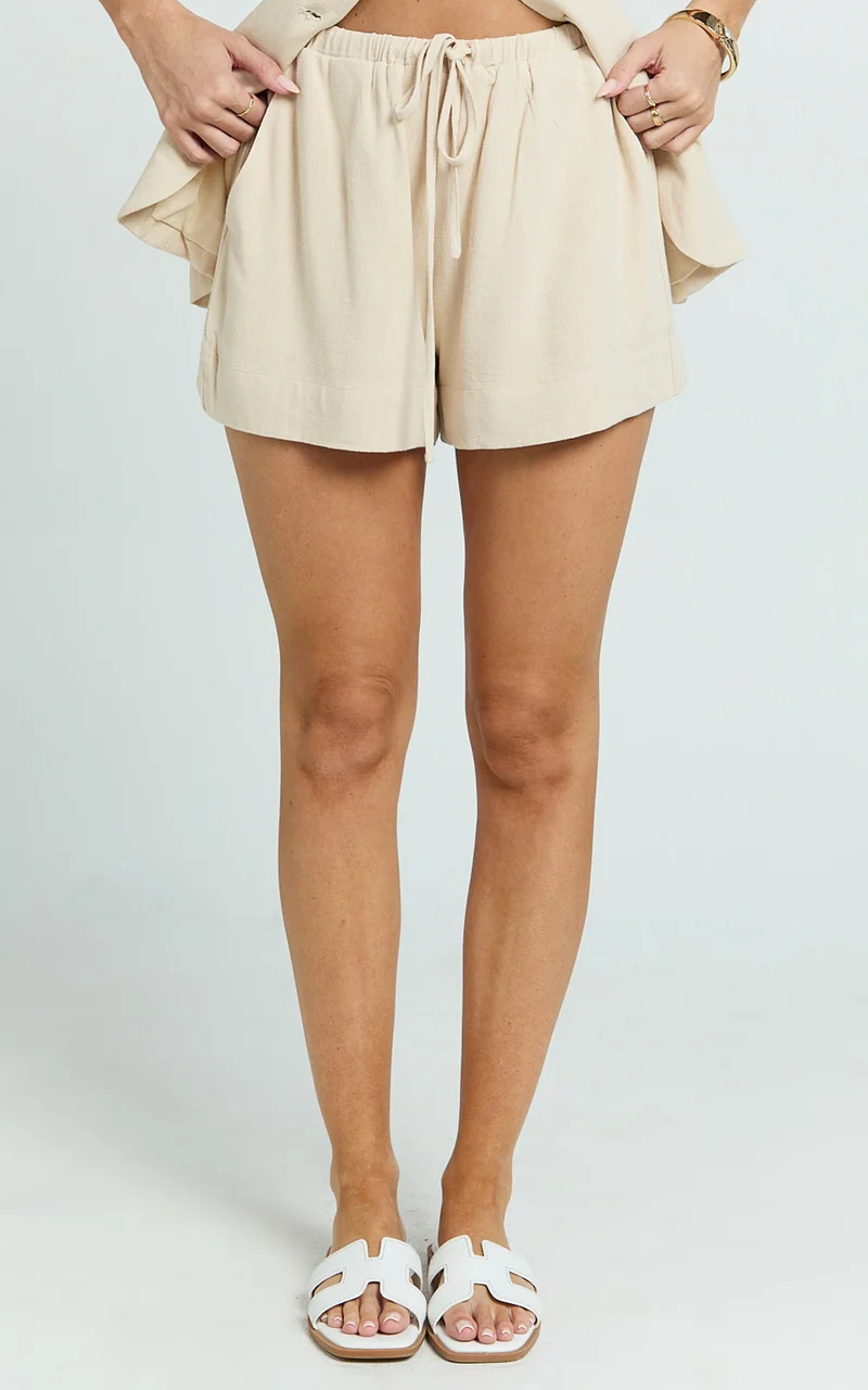 Olivia Shorts - Drawstring Relaxed Linen Shorts in Natural