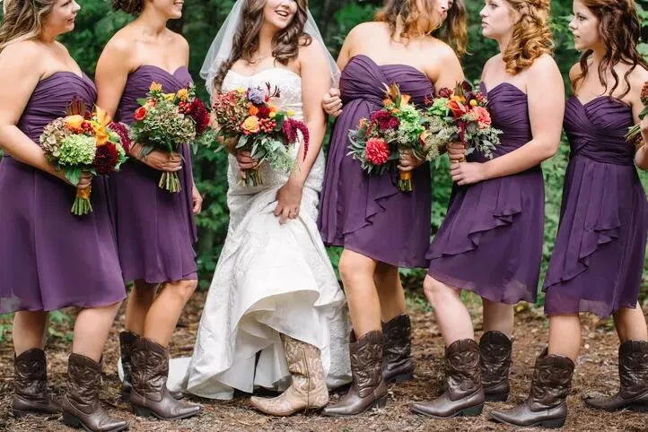 Rockabilly violet bretelles en mousseline de soie robes de demoiselle d'honneur courtes d'été avec des bottes