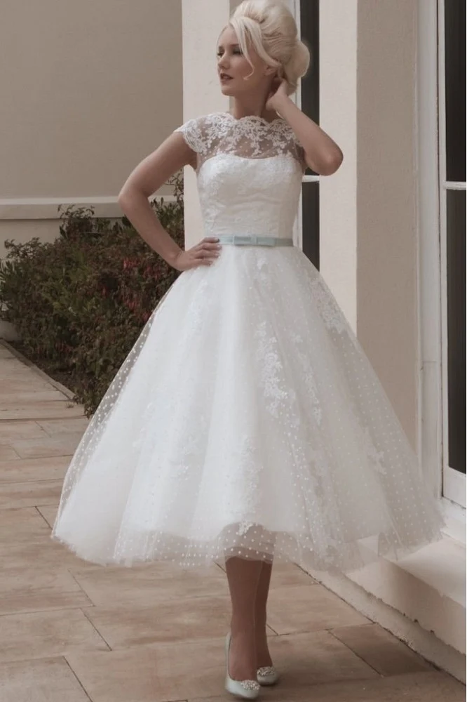 Robe de mariée rétro en dentelle longueur thé blanc | Robe de mariée longueur thé à pois