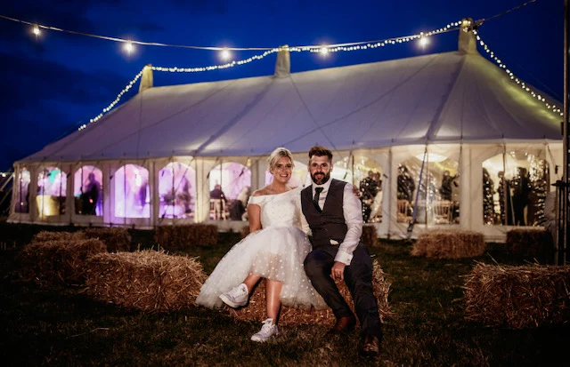 Style campagnard des années 50 style épaule dénudée à pois robe de mariée en tulle longueur thé