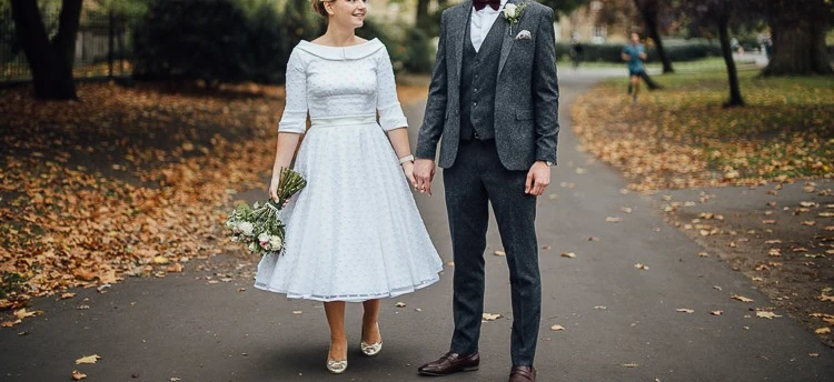 Style campagnard col rond à pois longueur thé Pin Up robe de mariée des années 50 avec manches