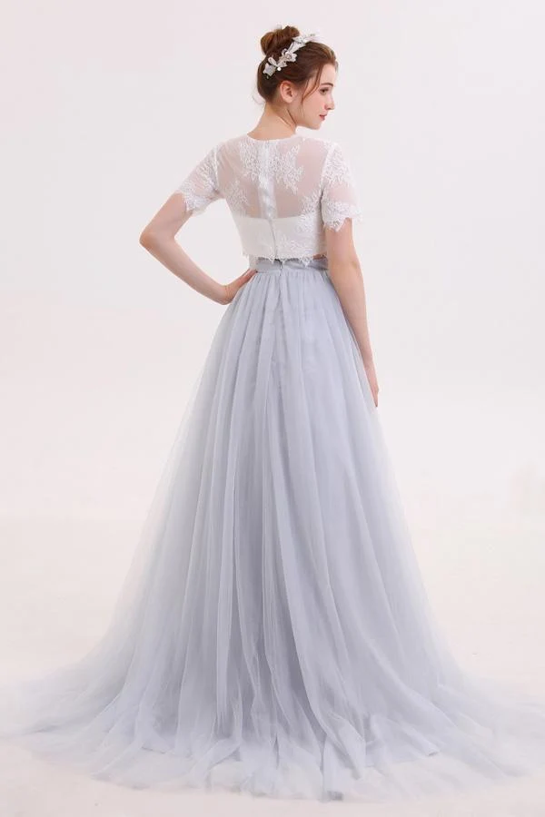 Robe de mariée deux pièces avec jupe longue en tulle et haut court en dentelle