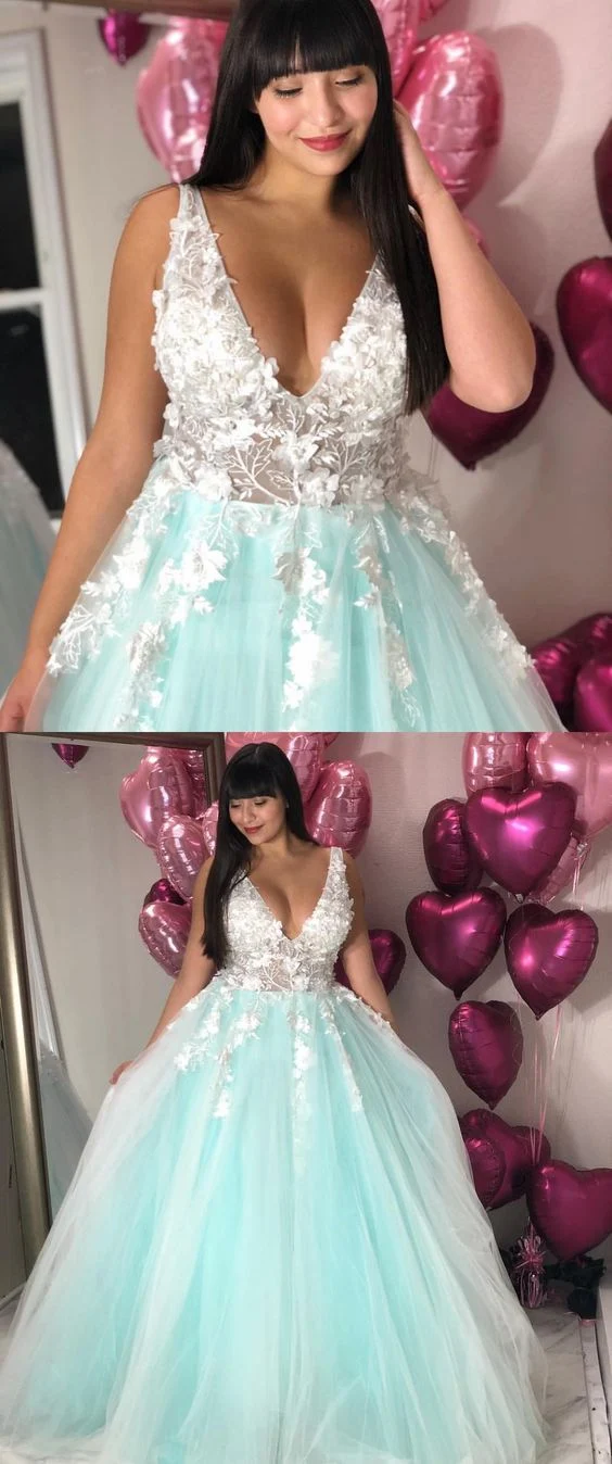 Belle robe de bal en dentelle et tulle vert menthe avec col en V et appliques de grande taille