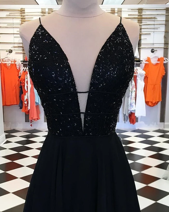 Robe de bal trapèze noire à paillettes et col en V scintillant