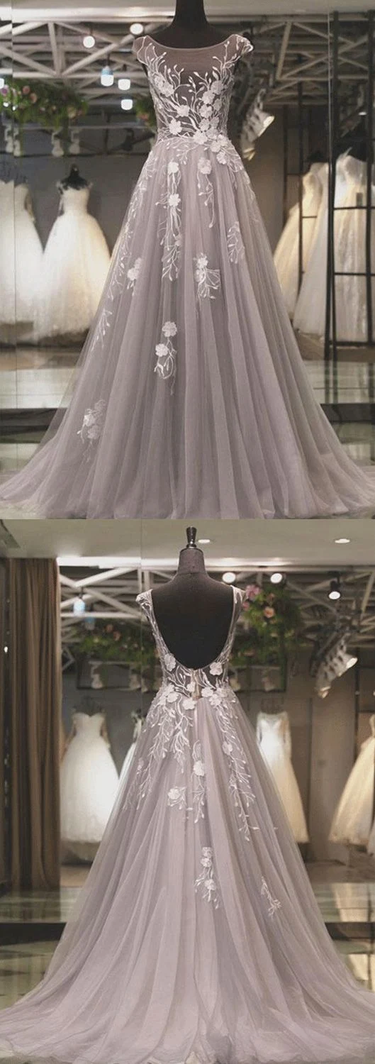 Robe de bal trapèze grise à col bijou et manches courtes