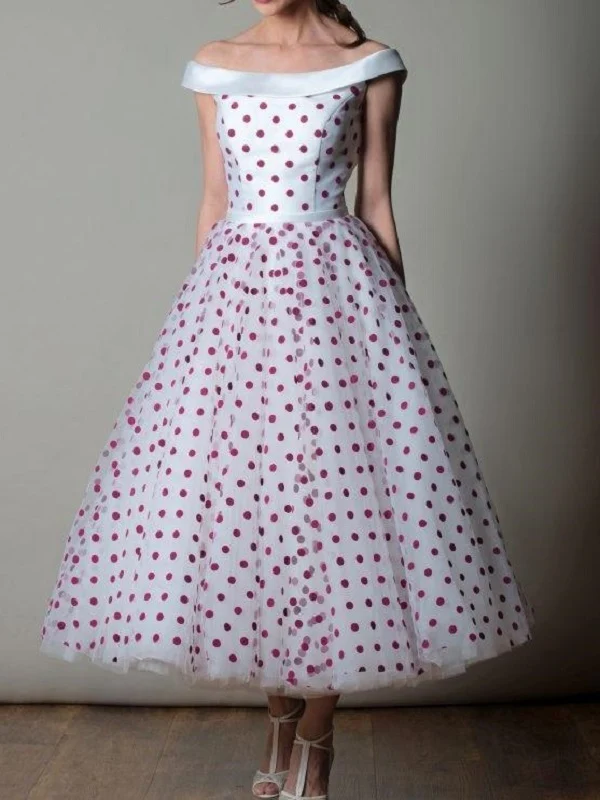 Robe de mariée Pin Up d'inspiration vintage à pois rouges à épaules dénudées