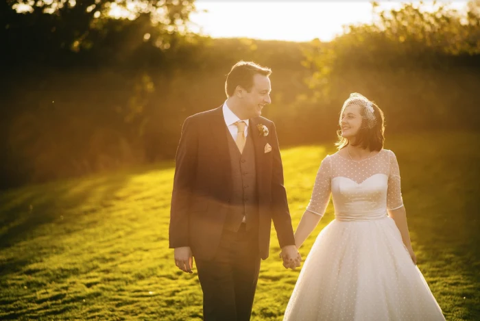 Robe de mariée longueur thé à pois de style campagnard rétro avec manches 1/2
